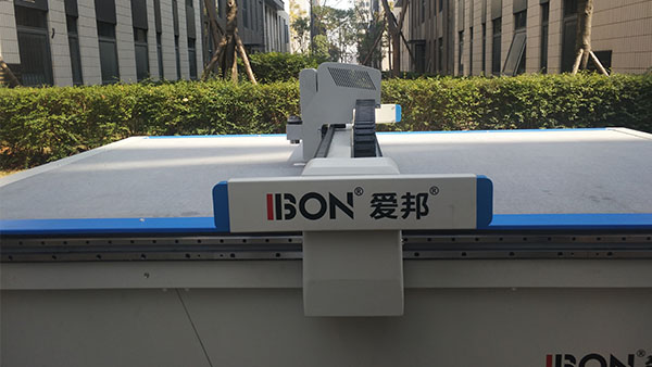 雙面羊絨裁剪機，皮草自動切割設備。